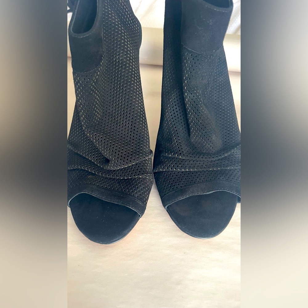 Vince Camuto Black suede leather Peep-Toe Heeled Boots